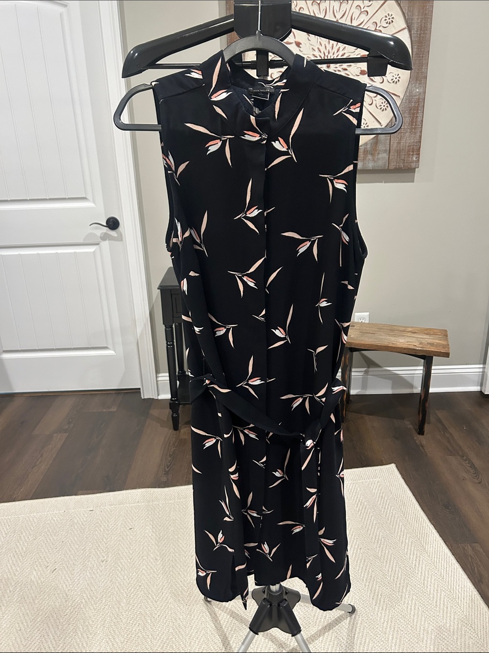 Ann Taylor Factory Woman’s Black Sleeveless Dress withFloral Print & belt Size 1
